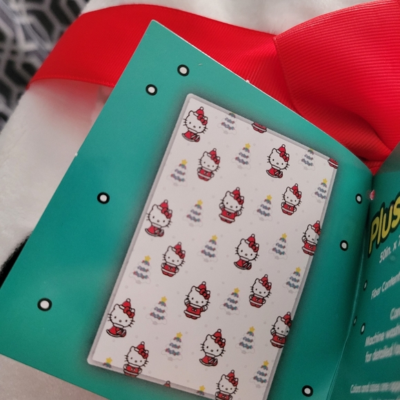 Hello Kitty Blanket Bundle - Picture 6 of 7